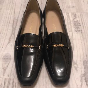 Patent leather shoes with leather sides